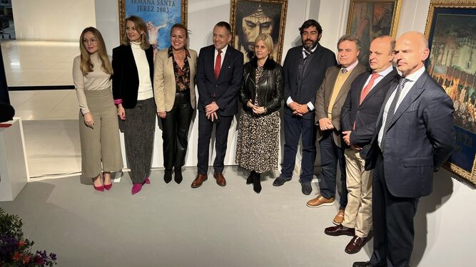 El Corte Inglés ha inaugurado la efeméride de su 40 aniversario en Jerez con una exposición cofradiera.