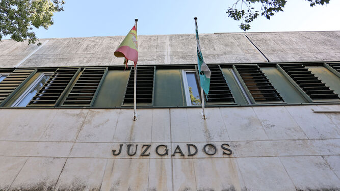 Fachada principal de los Juzgados de la avenida Tomás García Figueras.