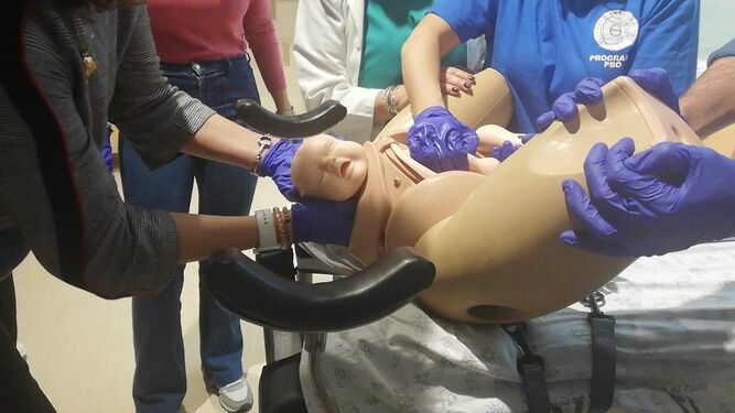 Una imagen del curso en el Hospital de Jerez  para emergencias por distocia de hombros durante el parto