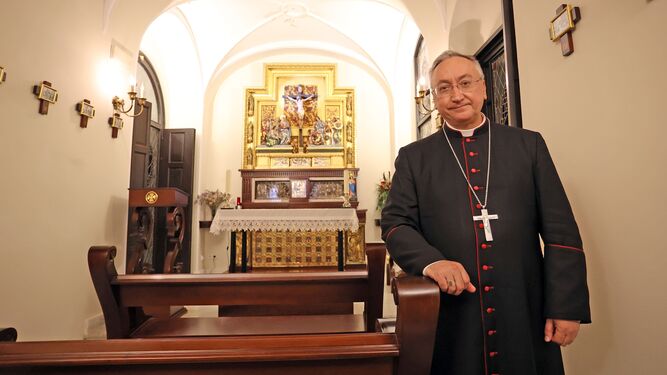 Rico Pavés en la capilla ubicada en el propio Obispado.