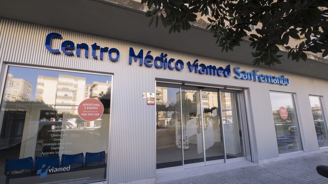 El edificio de Viamed San Fernando cuenta con unas amplias y modernas instalaciones.