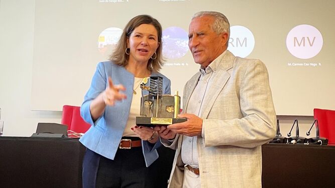 La presidenta de la AEMET, María José Rallo, con el grazalemeño Pedro Posada.