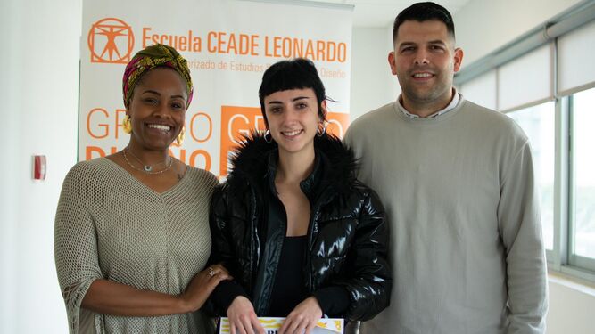 La diseñadora jerezana Julia Martínez Delgado junto a Katia Simone y Fran Morales, CEOs de AOKlabs.