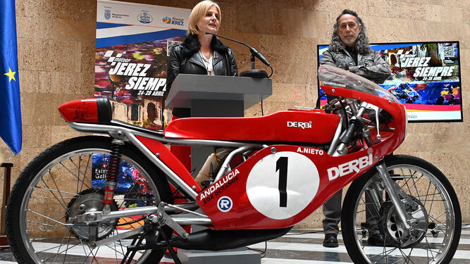 María José García-Pelayo, presentando el programa de actividades complementarias en Jerez del Gran Premio de MotoGP 2024.
