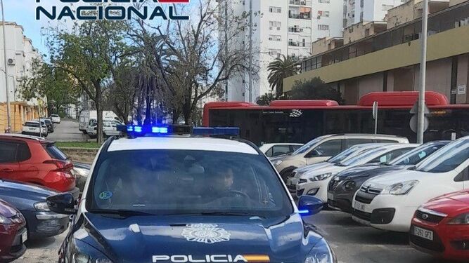 Un vehículo de la Policía Nacional patrullando por Jerez