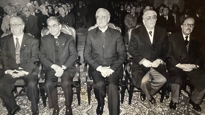 Iglesia de San Marcos, 1992, de izquierda a derecha: González Mejides, Bellido Caro, Amigo Vallejo, Piñero Vázquez y González García.