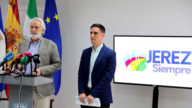 Agustín Muñoz y Jaime Espinar informan de asuntos aprobados en junta de gobierno local y nuevos proyectos para Jerez.