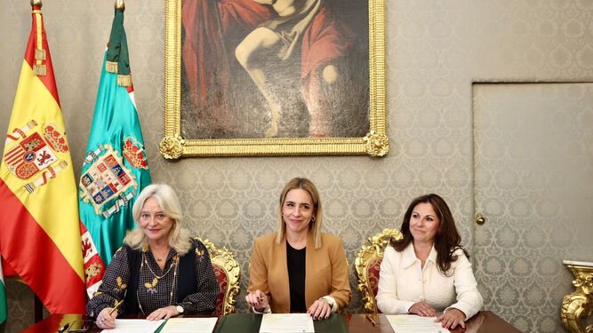 Firma del acta entre Diputación, Junta de Andalucía y Ayuntamiento.