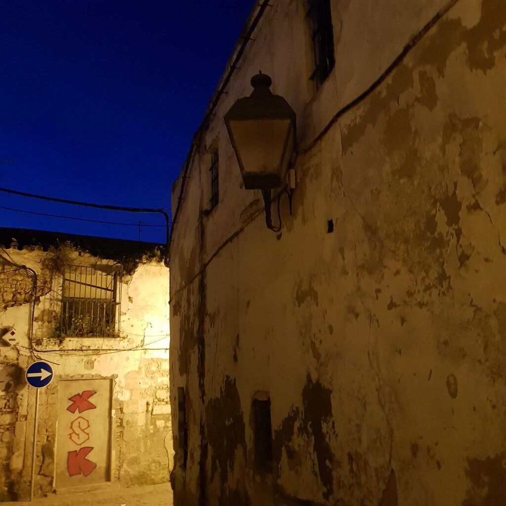 Denuncian que varias calles del centro de Jerez llevan meses sin luz