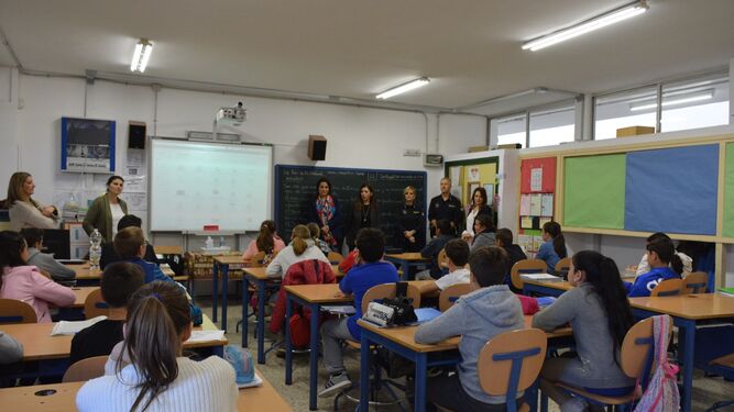Alumnos del colegio Gabriel Arenas durante una charla.